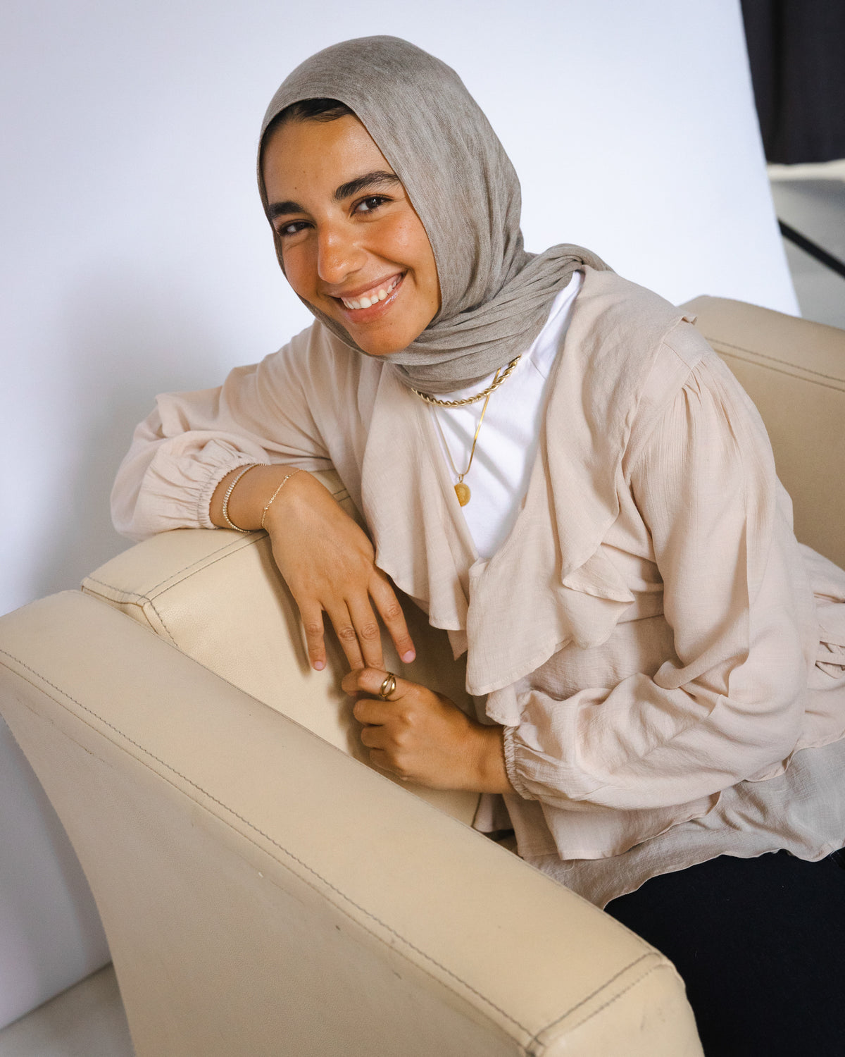 Ruffle biege Blouse